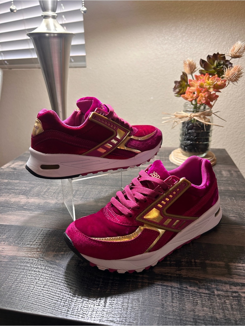 Brooks Regent Women’s Shoes Velvet Fuchsia Pink Gold Trim - Picture 7 of 7